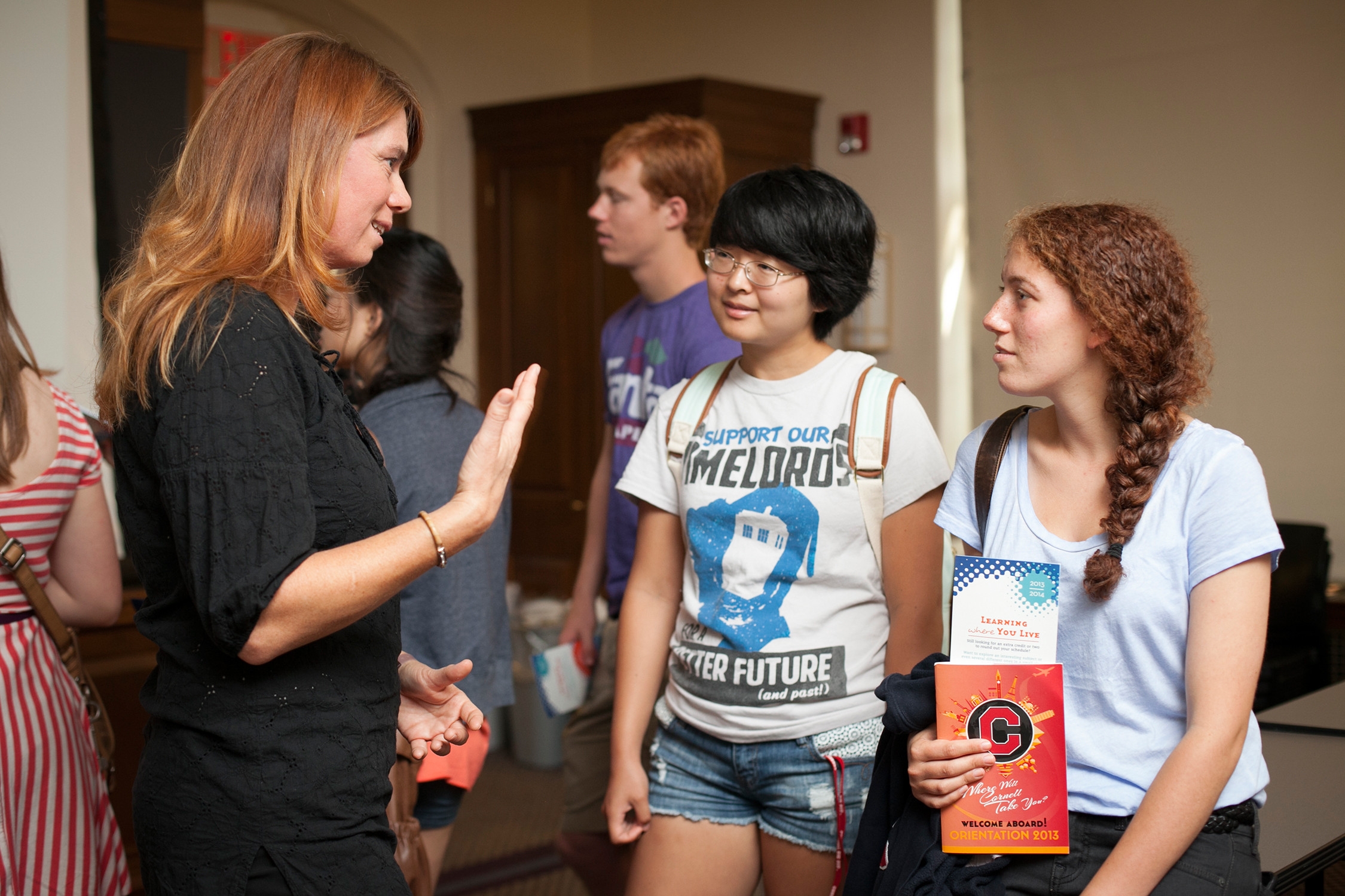 Students speak with CALS staff.