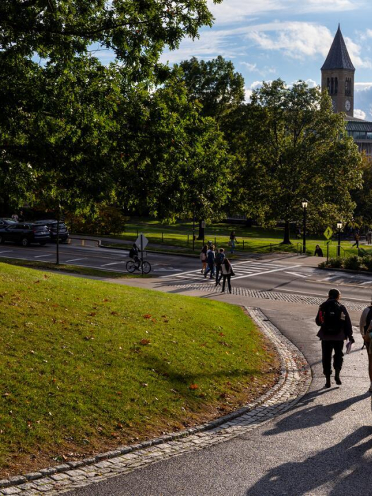 Students walk towards the Arts Quad from Rockefeller Hall on Thursday, September 25, 2025.